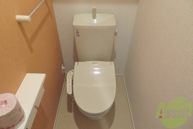 トイレ　温水洗浄便座機能付き