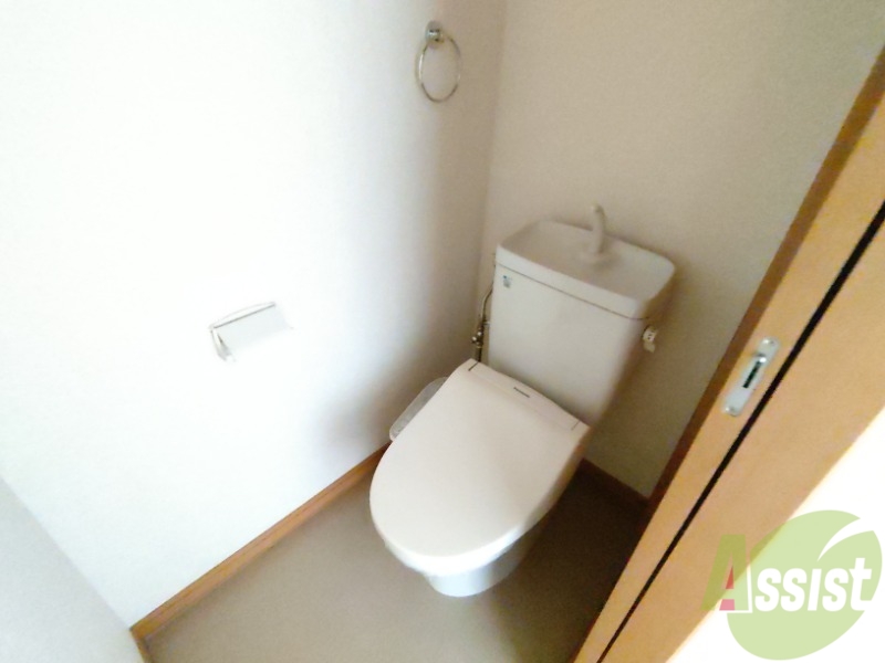 トイレ　トイレは、嬉しいウォシュレット付きです。