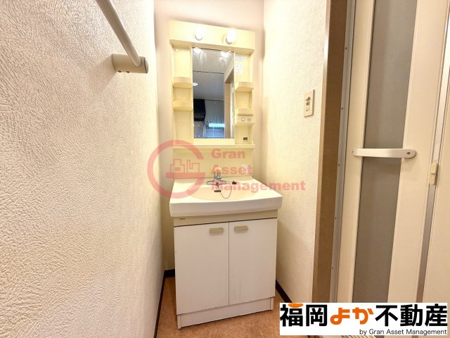 洗面設備　【福岡よか不動産】独立洗面台あり、毎朝おしゃれに忙しい女性の