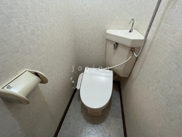 トイレ　温水洗浄便座付き
