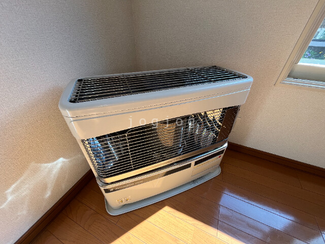 その他設備　灯油ＦＦ式ストーブ