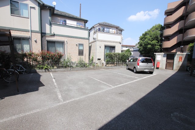 駐車場　★敷地内駐車場★（空き状況・使用料等詳細はご確認下さい）