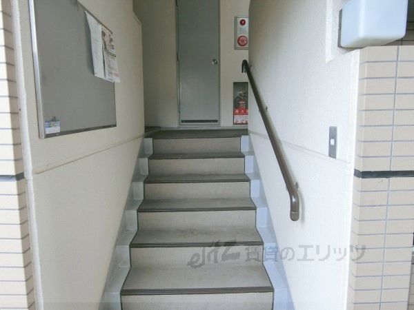 エントランス　階段