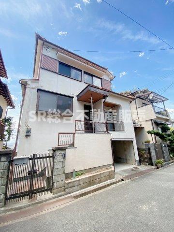 建物外観　近鉄難波・奈良線【石切】駅徒歩5分と好立地♪敷地内駐車場あり