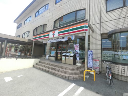 コンビニ　セブンイレブン千葉みなと駅前店（コンビニ）まで128m