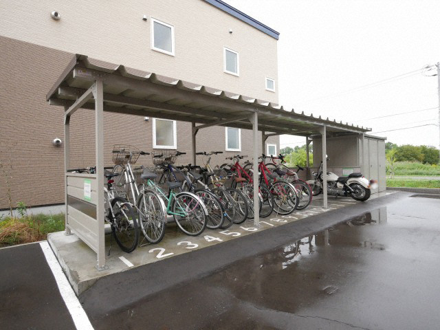 その他　屋根付き駐輪場です！雨の日も安心です