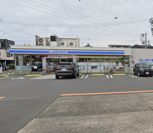 コンビニ　ローソン 港区甚兵衛通店（コンビニ）まで243m
