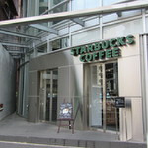 飲食店　スターバックス北参道店（飲食店）まで83m