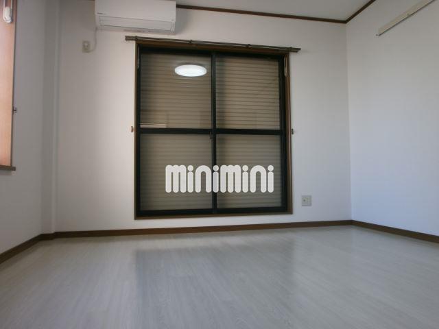 居室・リビング　家具の配置がし易い形のお部屋です
