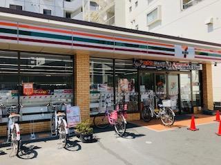 コンビニ　セブン-イレブン足立綾瀬１丁目店（コンビニ）まで176m