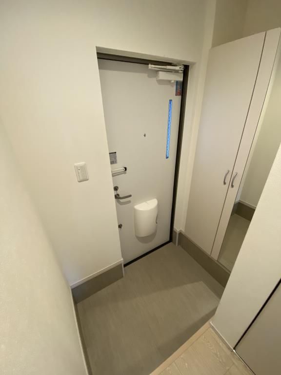 玄関　同物件別部屋写真