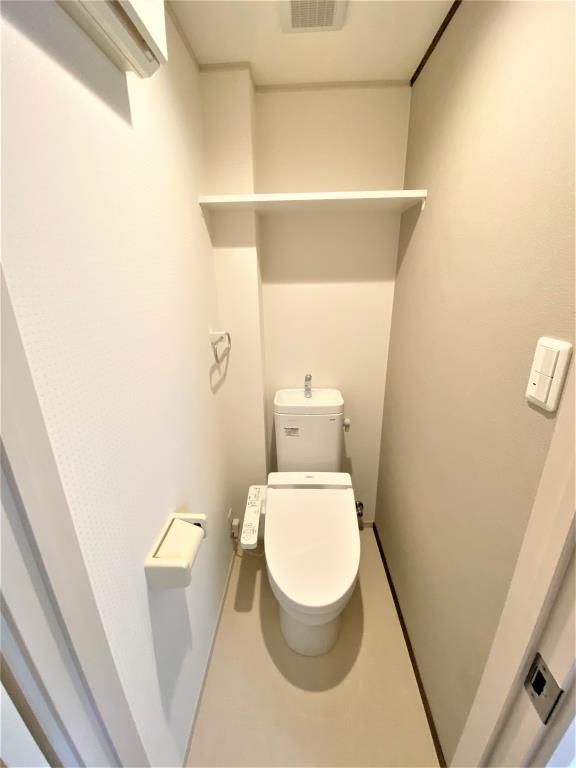 トイレ　同物件別部屋写真