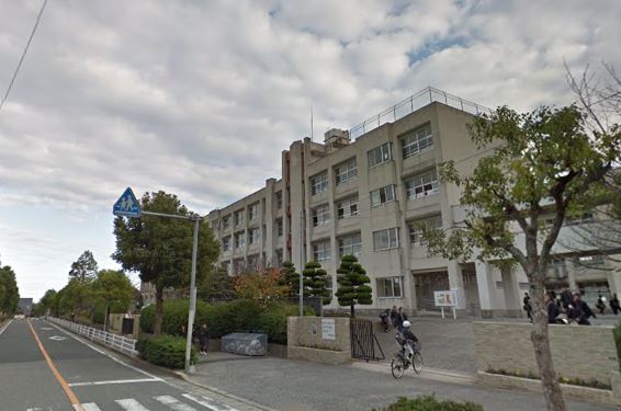 中学校　苅田町立新津中学校（中学校）まで872m