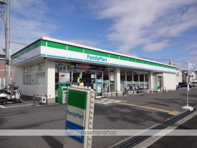 コンビニ　ファミリーマート（コンビニ）まで1757m