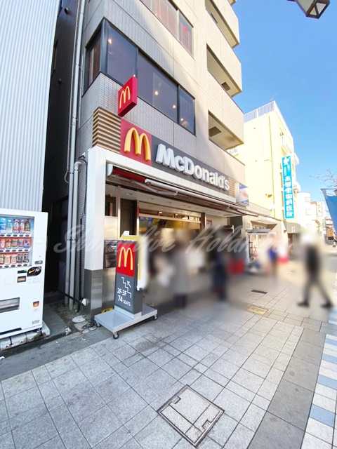 飲食店　マクドナルド 久里浜駅前店（飲食店）まで734m