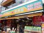 ドラックストア　ドラッグセガミ芝浦店（ドラッグストア）まで857m