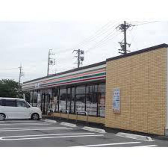コンビニ　セブンイレブン津市雲出本郷町店（コンビニ）まで577m