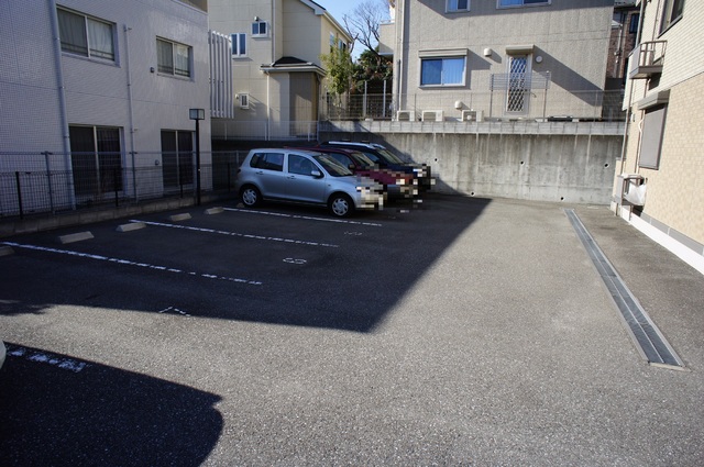 駐車場　敷地内駐車場（有料・要空き確認※台数制限あり）