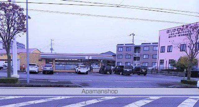 コンビニ　セブンイレブン（コンビニ）まで317m