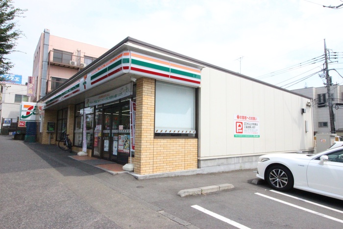 コンビニ　セブンイレブン（コンビニ）まで773m