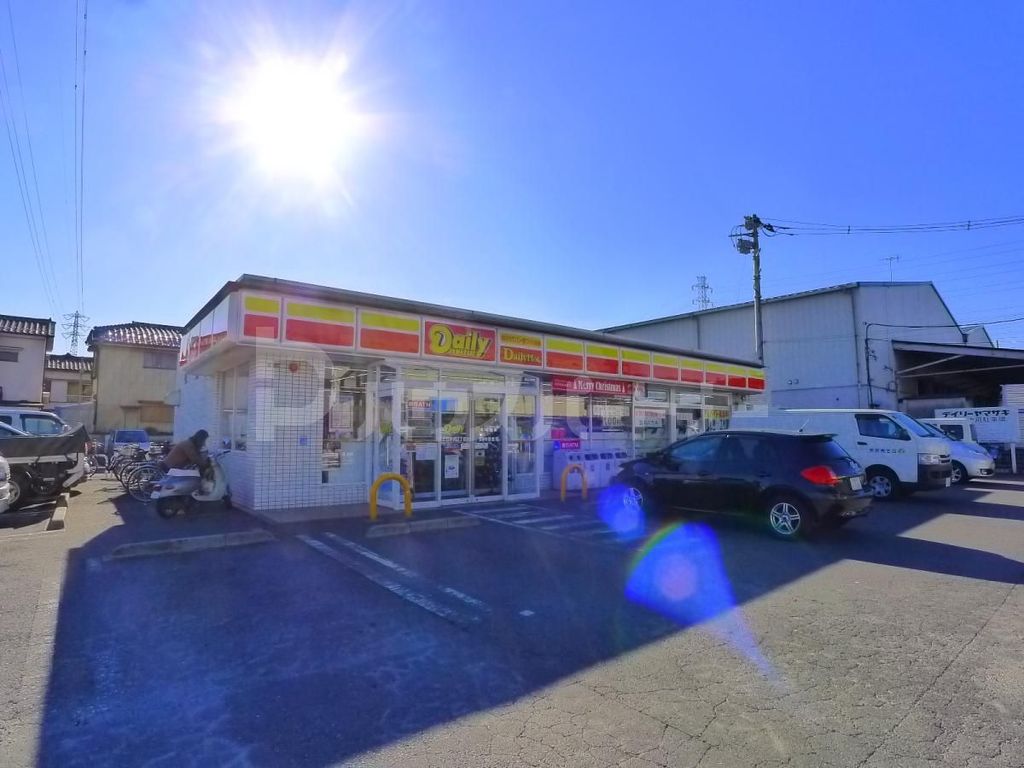 コンビニ　デイリーヤマザキ足立西伊興2丁目店（コンビニ）まで210m