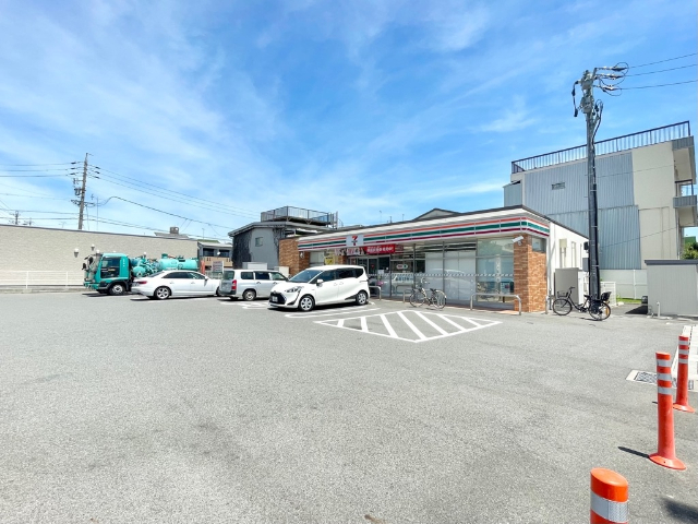 コンビニ　セブンイレブン（コンビニ）まで230m