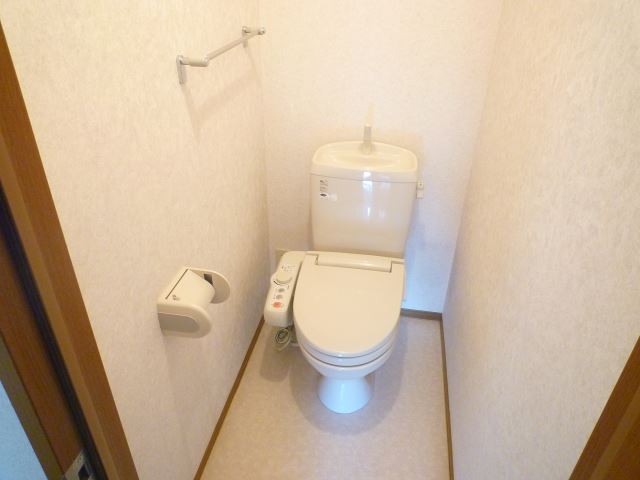 トイレ　温水洗浄、暖房便座付き