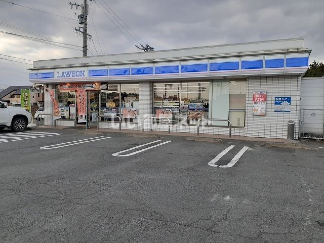 コンビニ　ローソン久居戸木店（コンビニ）まで777m