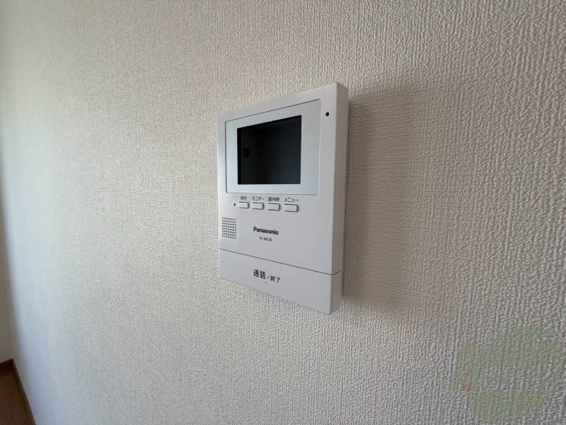 セキュリティ　ＴＶモニター付インターホンです。来客者の顔が見えるので安心！