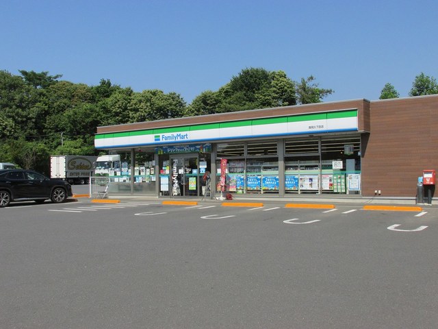 コンビニ　ファミリーマート久下田店（コンビニ）まで710m