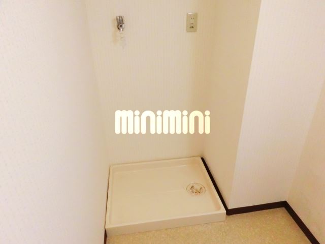 その他設備　洗濯パン付きの室内洗濯機置場です。