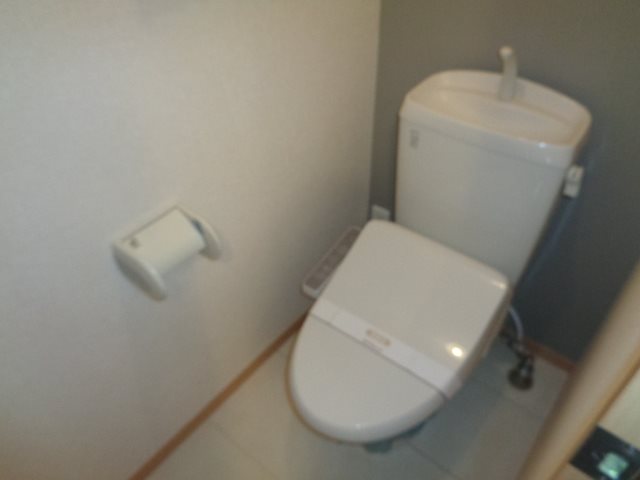 ＪＲ中央線 国分寺駅 徒歩20分 2階建 築20年のトイレ写真