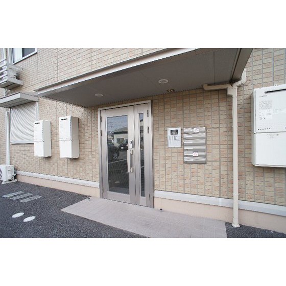 その他　共用エントランスにはオートロックあり