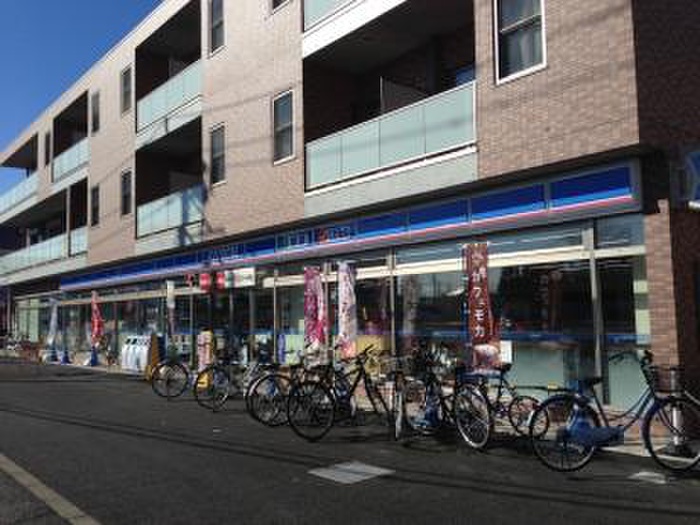 コンビニ　ローソン飛田給駅南口店（コンビニ）まで600m