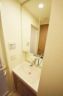 洗面設備　写真は同タイプ住居です。
