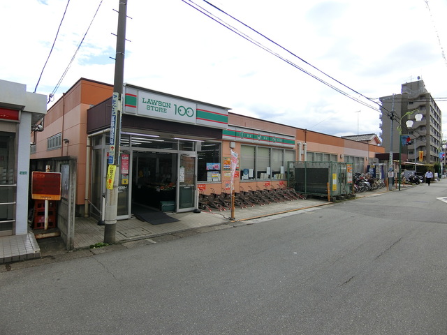 コンビニ　ローソンストア100小川西町店（コンビニ）まで218m