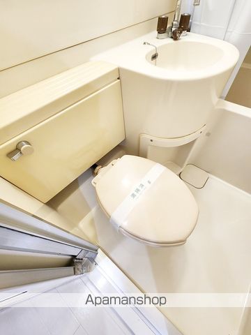 阪急宝塚線 服部天神駅 徒歩11分 8階建 築40年のトイレ写真
