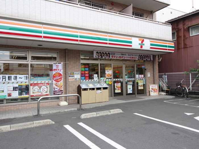 コンビニ　セブン（コンビニ）まで650m