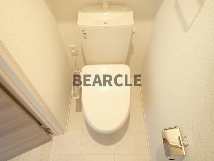 トイレ　落ち着いた色調のトイレです