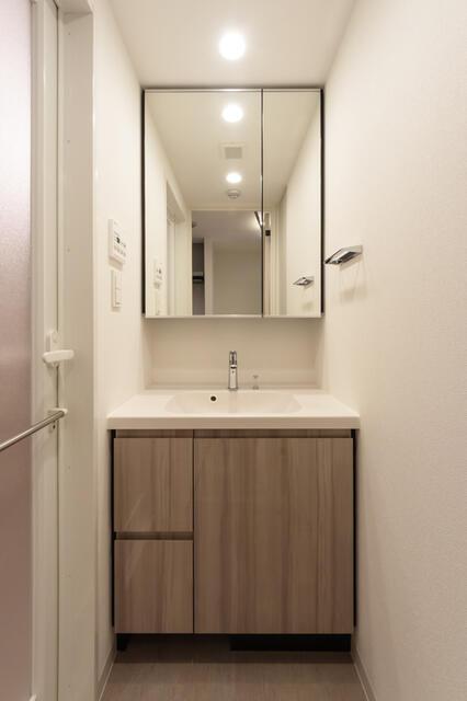 洗面設備　※写真は同タイプ住戸です。
