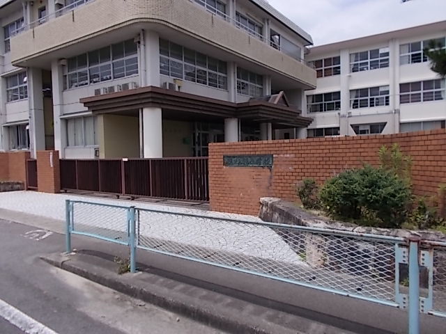 小学校　岐阜市立鶉小学校（小学校）まで1426m