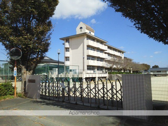中学校　長嶺中学校（中学校）まで700m