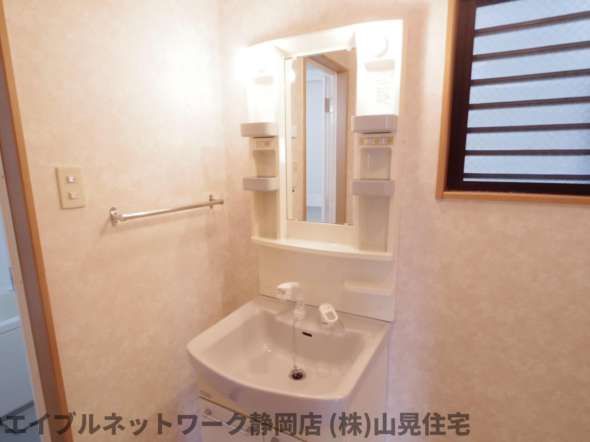 ＪＲ東海道本線 静岡駅 バス乗車時間：16分 最寄りバス停で下車 徒歩3分 5階建 築24年の内装写真