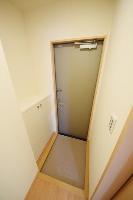 ＪＲ東海道本線 平塚駅 徒歩8分 2階建 築12年の玄関写真