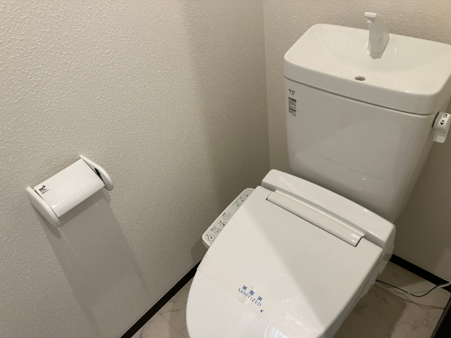 西武新宿線 久米川駅 徒歩5分 3階建 築7年のトイレ写真
