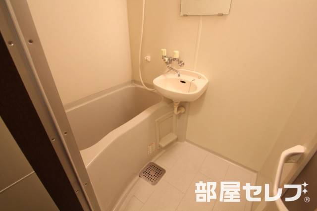 バス・シャワールーム　※２０２号室内装写真参照