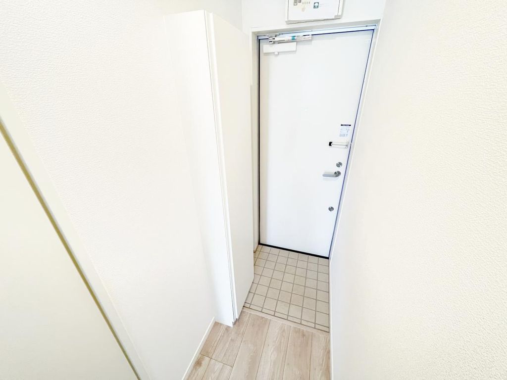 玄関　※別部屋の参考写真です※