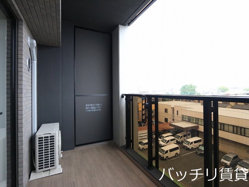 バルコニー　同型タイプの為、現状を優先いたします