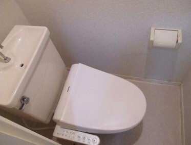 東急田園都市線 用賀駅 徒歩5分 3階建 築38年のトイレ写真