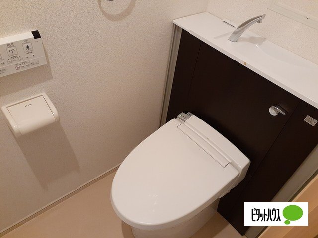 トイレ　温水洗浄便座です！